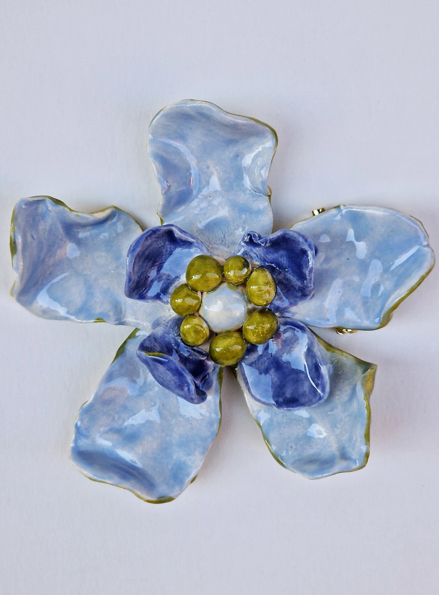 Broche Big Flower de Julieta Álvarez x La Oficial