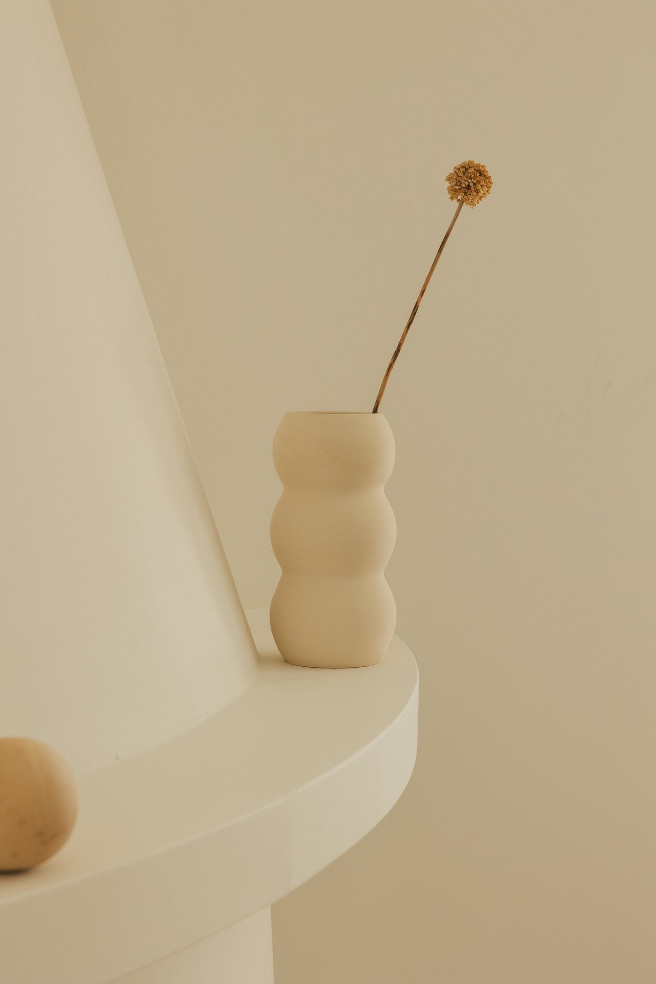 Verduna white clay vase