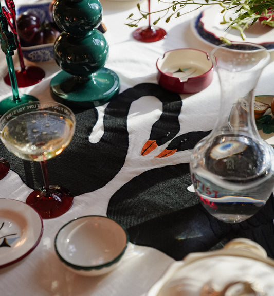 Mantel Black Swan