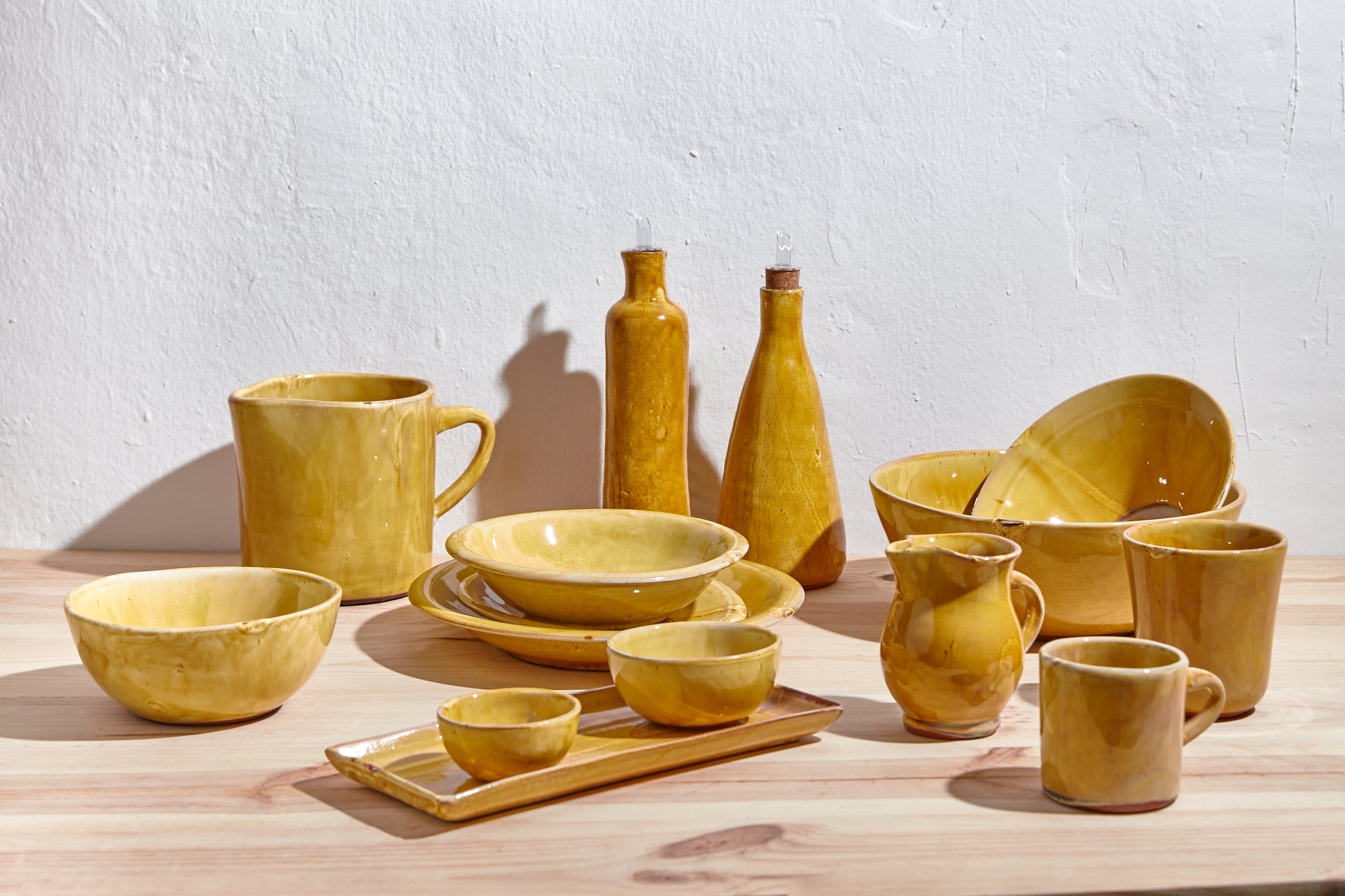 Aceitera de cerámica amarilla de Almería – La Oficial Cerámica